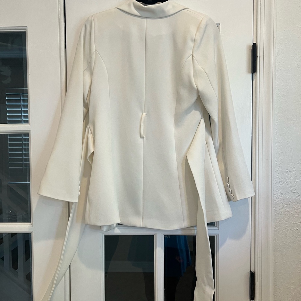Custom made white Blazer - Picture 5 of 5